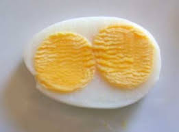 Два желтка в яйце: вредно это или нет? Два желтка в яйце: вредно это или нет?